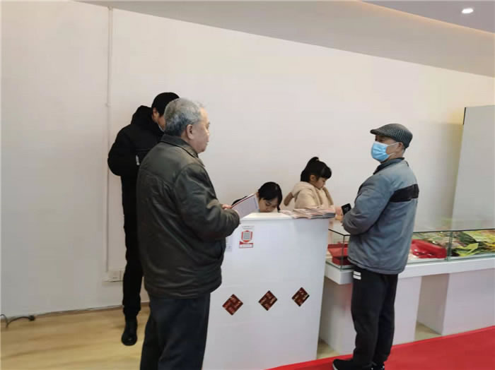 四川中青旅綿陽(yáng)分社、綿陽(yáng)市中旅假日旅行社、綿陽(yáng)自來(lái)文化傳播有限公司24H自助售貨服務(wù)盛大開(kāi)業(yè)