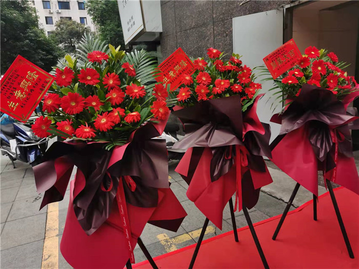 四川中青旅綿陽(yáng)分社、綿陽(yáng)市中旅假日旅行社、綿陽(yáng)自來(lái)文化傳播有限公司24H自助售貨服務(wù)盛大開(kāi)業(yè)